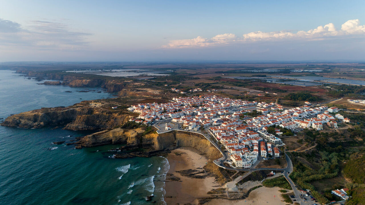 Zambujeira do Mar von oben, Fischerpfad in Portugal