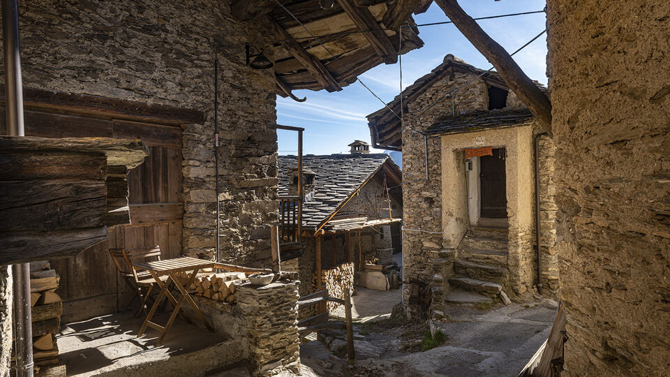 Gassen und historische Häuser im Valle Maira