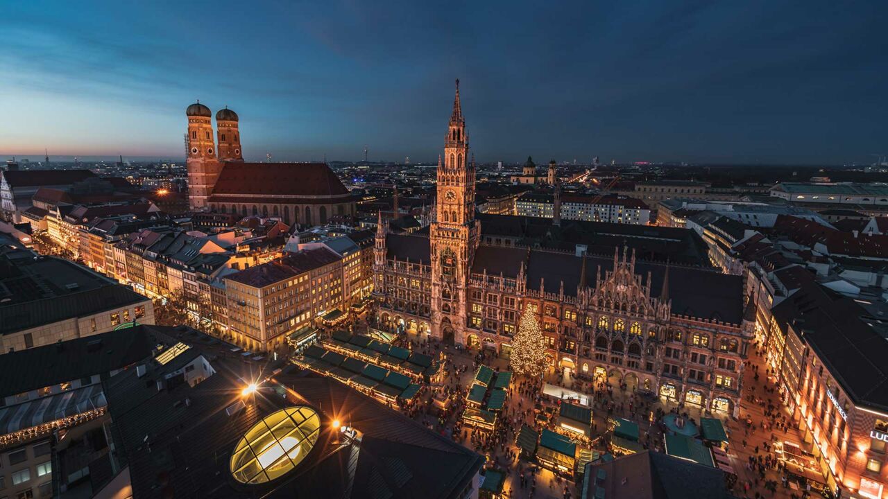 Blick auf den Marienplatz, Weihnachtsmarkt in München