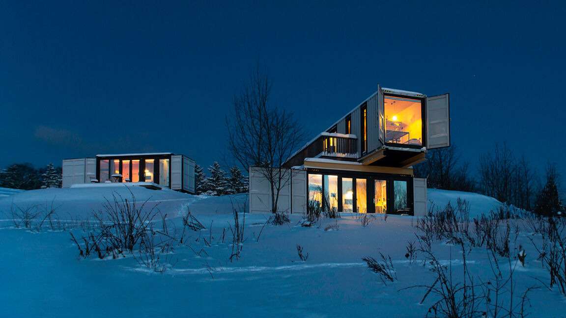 Tiny Houses im Schnee: Die Container Lofts „Bergheim“ in Sachsen.