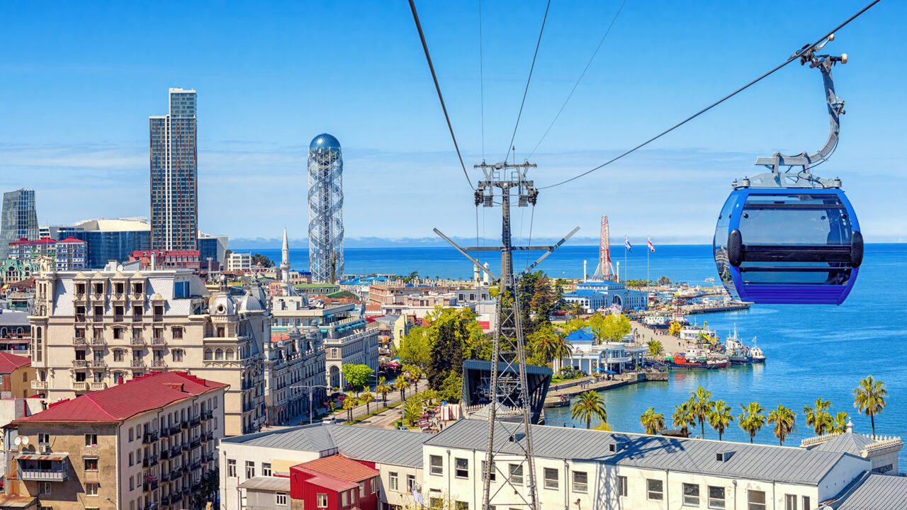 Blick aus der Seilbahn auf die Küste von Batumi