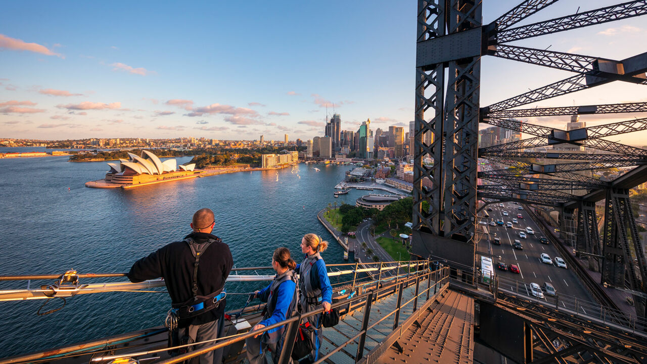 Panorama über die Sydney Oper, vom Gipfel der Harbour Bridge aus