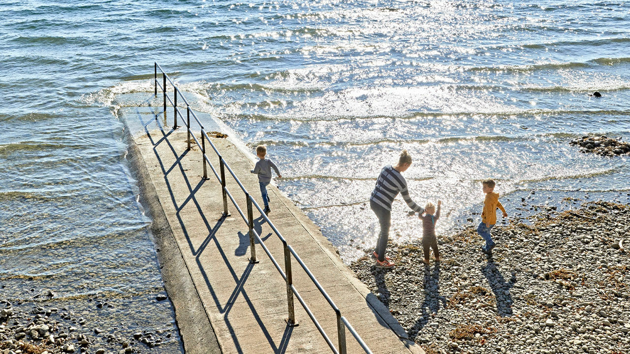 Strandbad in Lindau, mit Familie