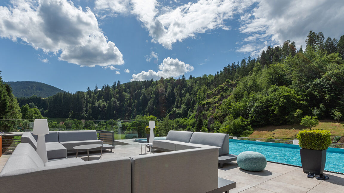 Schwarzwald, Lounge und Pool im Genusshotel Sackmann