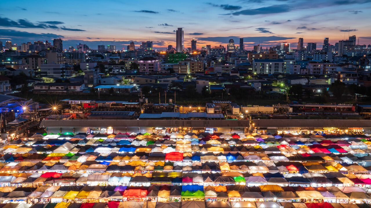 Markt mit Garküchen in Bangkok, Thailand