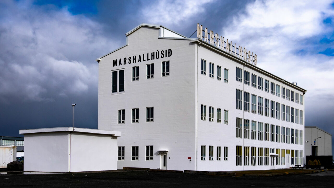 Das Hafengebäude Mashall House in Reykjavik
