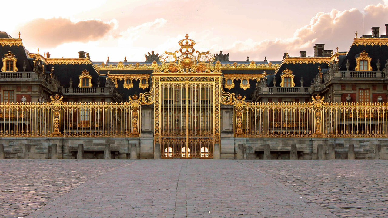 Die goldene Fassade von Schloss Versailles