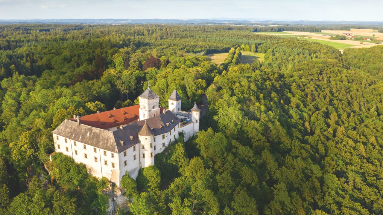 Schloss Greifenstein thront auf den Hügeln der Fränkischen Schweiz