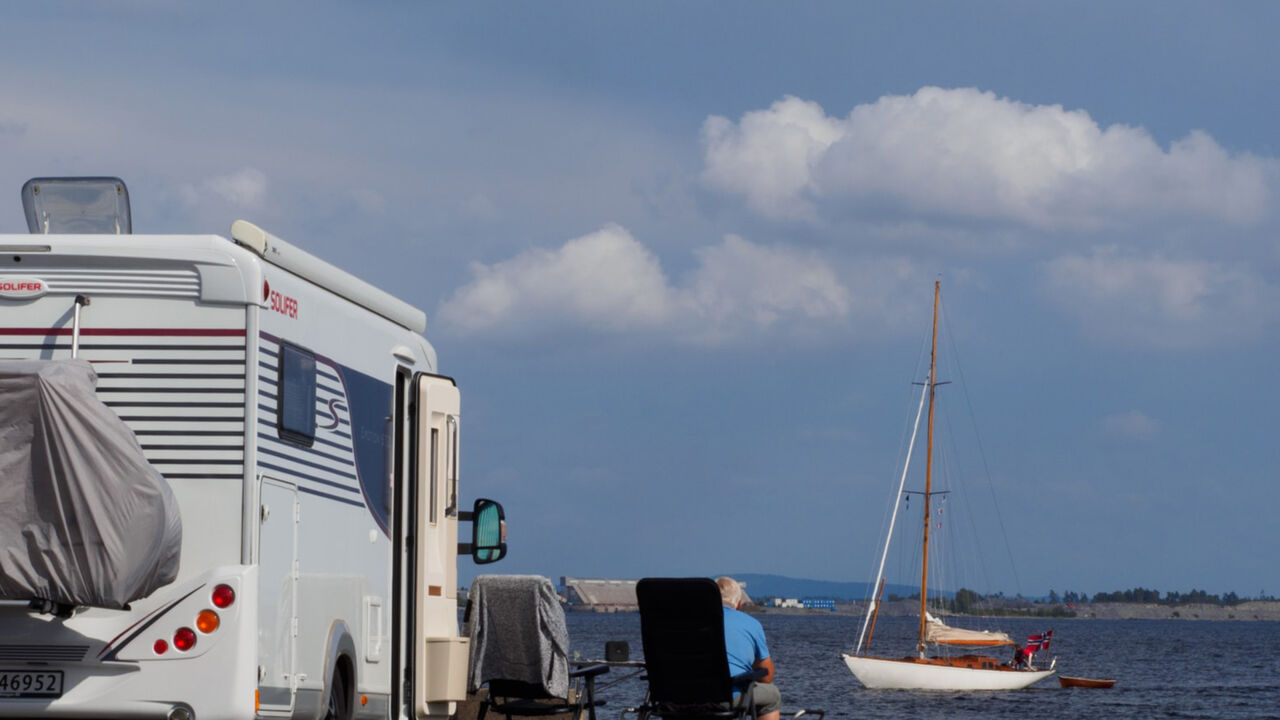 Camping in den Niederlanden, Wohnmobil am Wasser