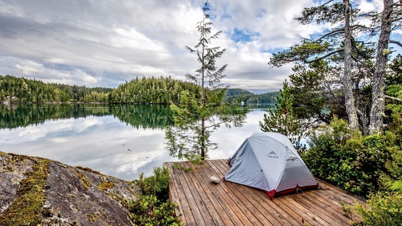 Campingplatz und Zelt, Wald auf Vancouver Island