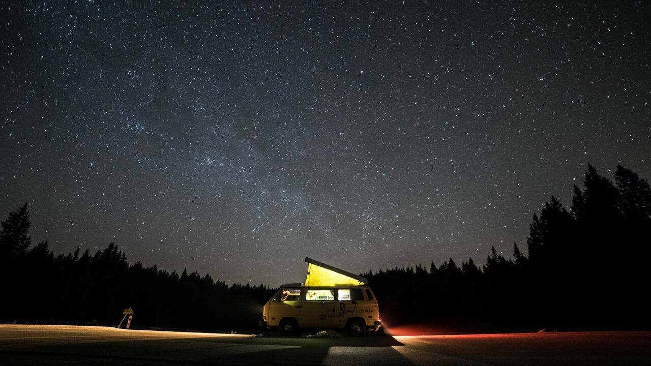 Camper Van unter dem Sternenhimmel, Slowenien