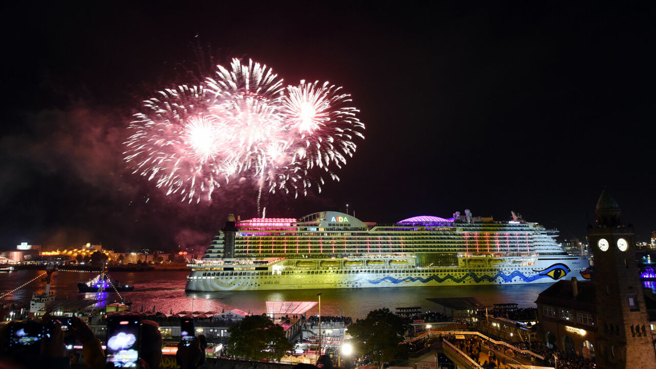Feuerwerk beim Hafengeburtstag Hamburg, 2022, AIDA Cruises