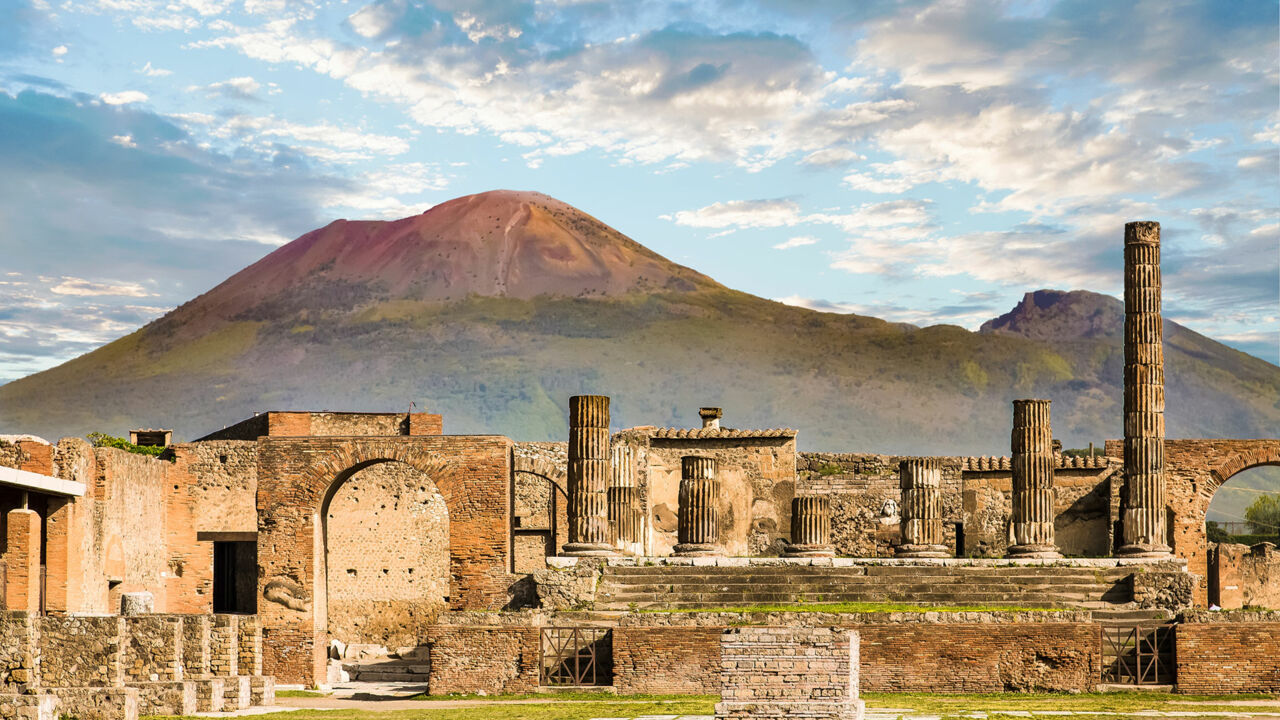 Pompeji und der Vesuv im Hintergrund 
