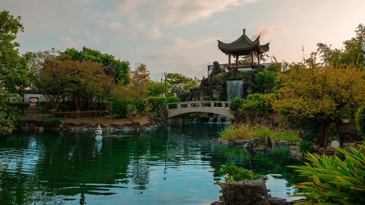 Fukushūen Garden in Naha, Okinawa Hontō