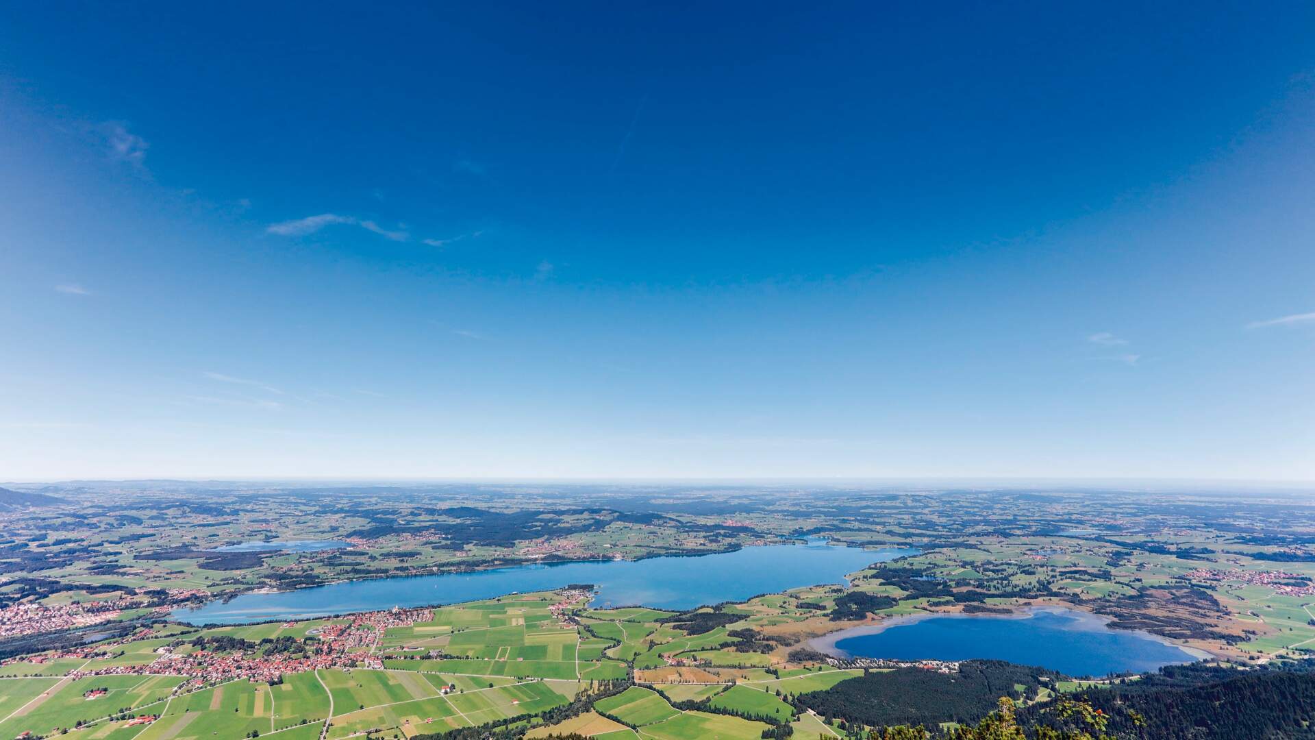 Blick vom Tegelberg auf den Bannwaldsee und Forggenseeim Allgäu