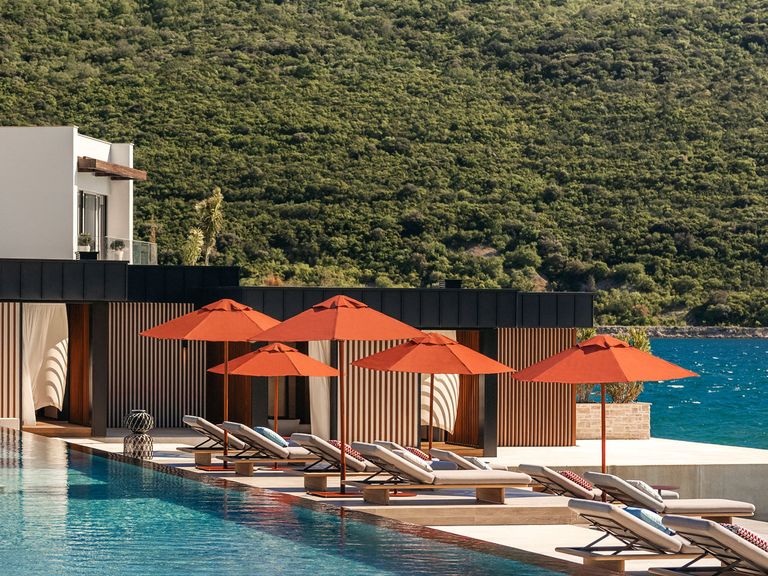 Tapasake Club-pool, Pool und Sonnenliegen