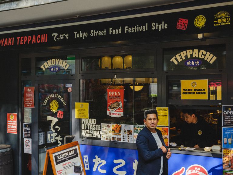 Tohru Nakamura am Street Food Stand