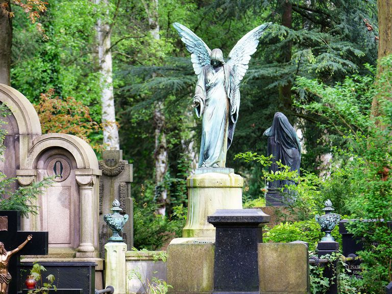 Gräber und Statuen auf dem Melaten-Friedhof in Köln Melaten-Friedhof, Köln