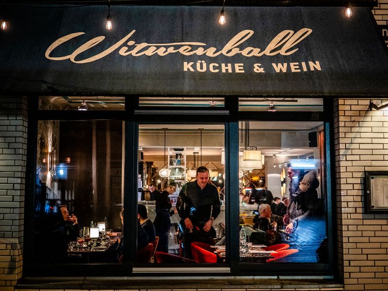 Das Witwenball gehört zu den besten Restaurants in Hamburg. Restaurant Witwenball von außen