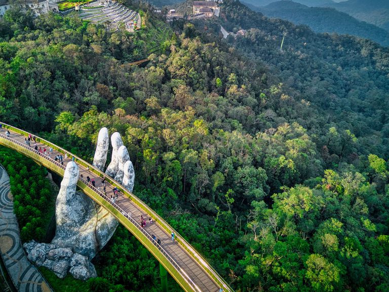 Golden Bridge in Vietnam von oben 