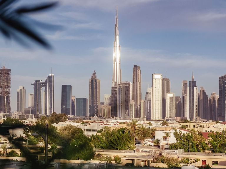 Ein Restaurantbesuch in Dubai gleicht einer kulinarischen Entdeckungsreise.  Dubai Restaurants Skyline