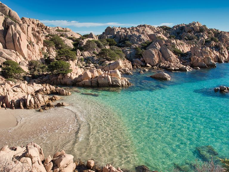 Cala Coticcio auf der kleinen Insel Caprera, Sardinien