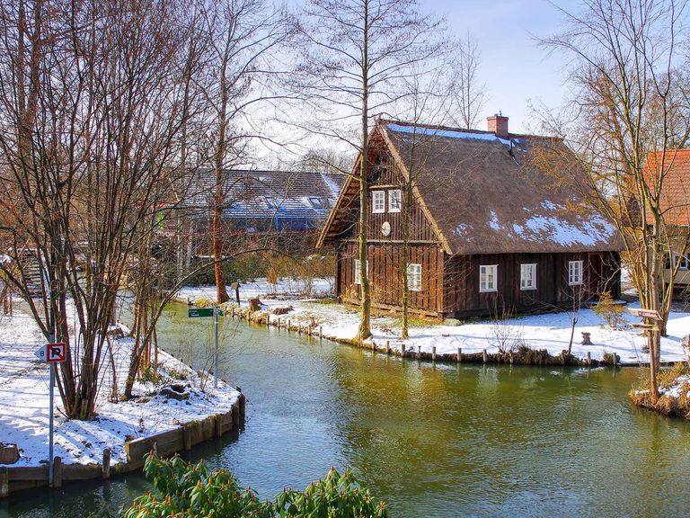 Haus in Lehde im Spreewald im Winter