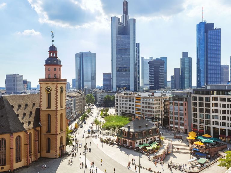 Frankfurt am Main hat etliche Sehenswürdigkeiten zu bieten. Skyline von Frankfurt