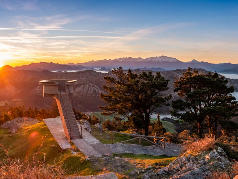 Sonnenuntergang am Mirador El Fitu, Asturien in Spanien 