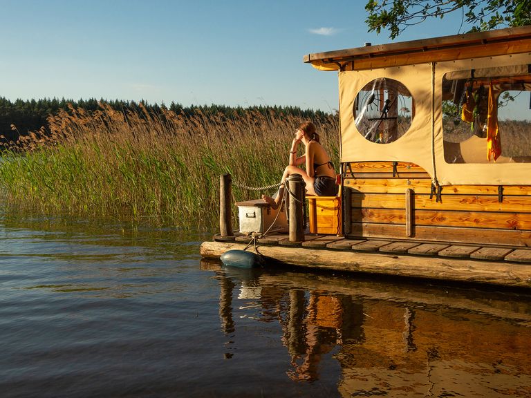 Floß auf der Mecklenburgischen Seenplatte