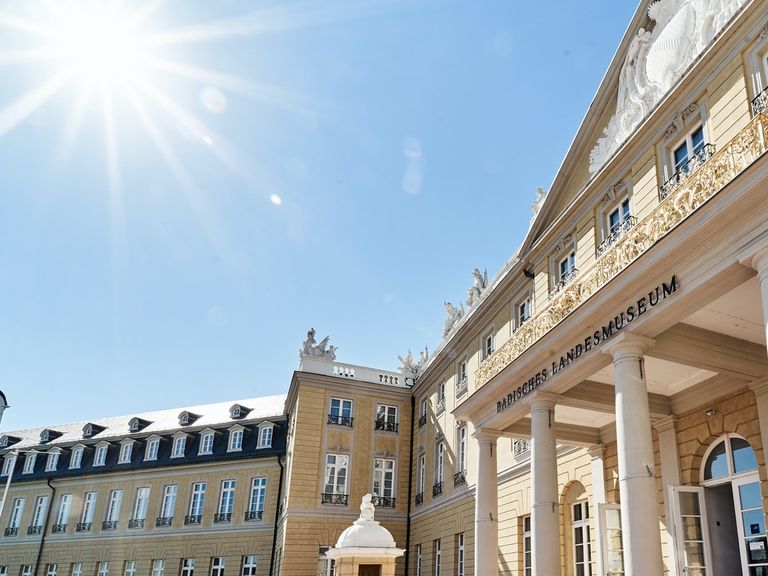 Aus dem Thronsaal des Residenzschlosses wurde 2017 ein Diadem gestohlen.  Karlsruhe Badisches Landesmuseum