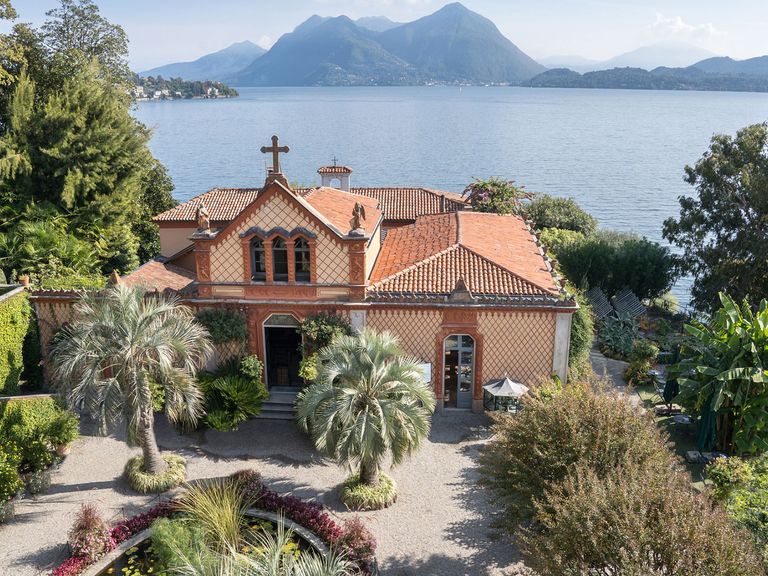 Die Borromäischen Inseln Isola Madre und Isola Bella bieten eine bezaubernde Blütenpracht. Isola Madre, Blick auf den Lago Maggiore