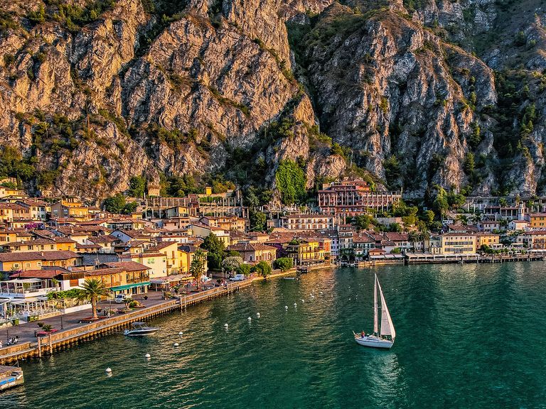 Segelboot vor Limone sul Garda
