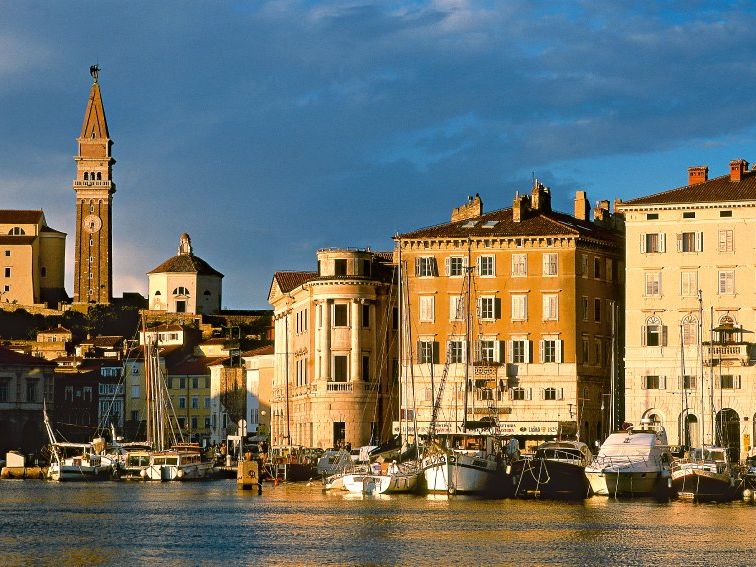 Turm der St. Georgskathedrale in Piran