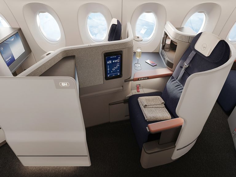 In der Business Class ist der Gang von jedem Sitz aus erreichbar.  Lufthansa Allegris Business Class