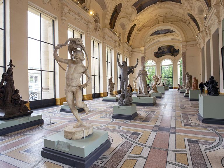 Galerie der Skulpturen im Musée des Beaux Arts in Paris 