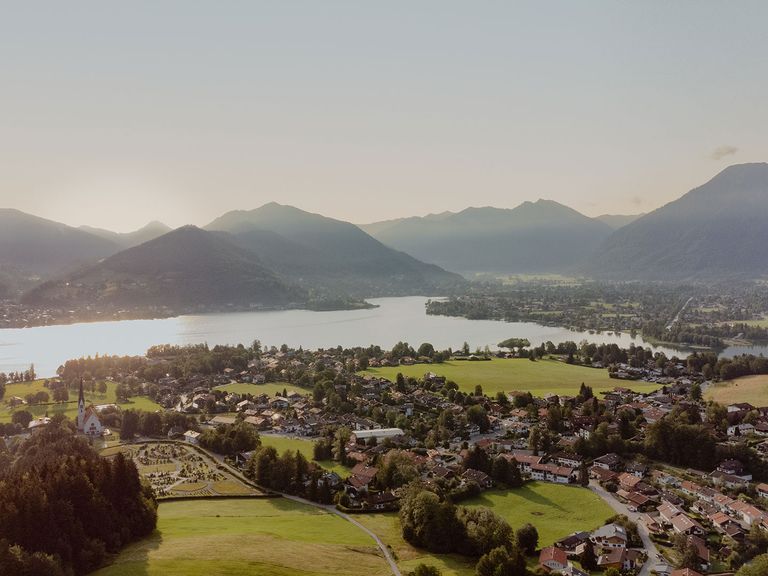 Auf zu neuen Ufern am bayerischen Tegernsee Blick auf den Tegernsee, Bayern
