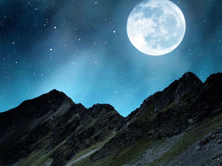 Vollmond und Sternenhimmel &uuml;ber den Bergen, Graub&uuml;nden 