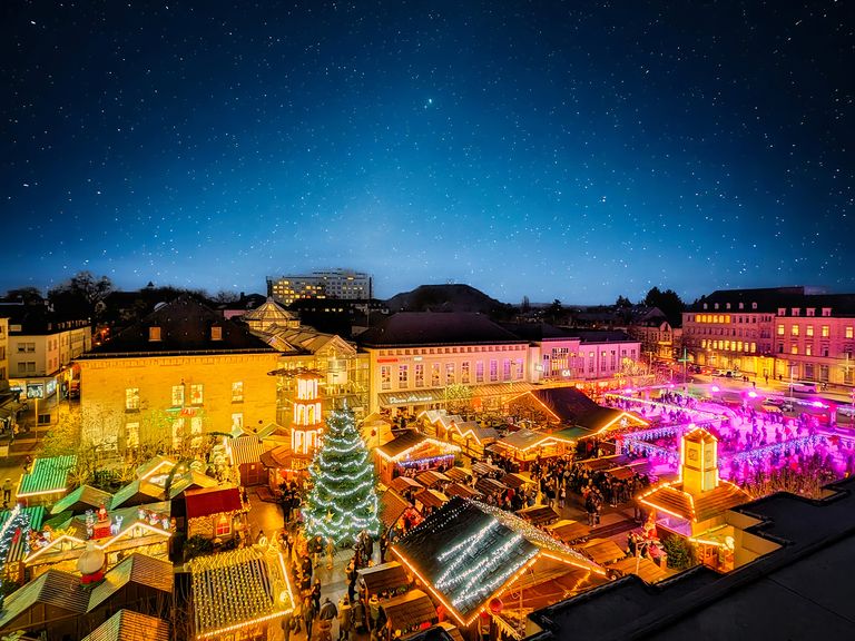 Festlich geschmückt: der Weihnachtsmarkt in Saarlouis Weihnachtsmarkt Saarlouis, Saarland
