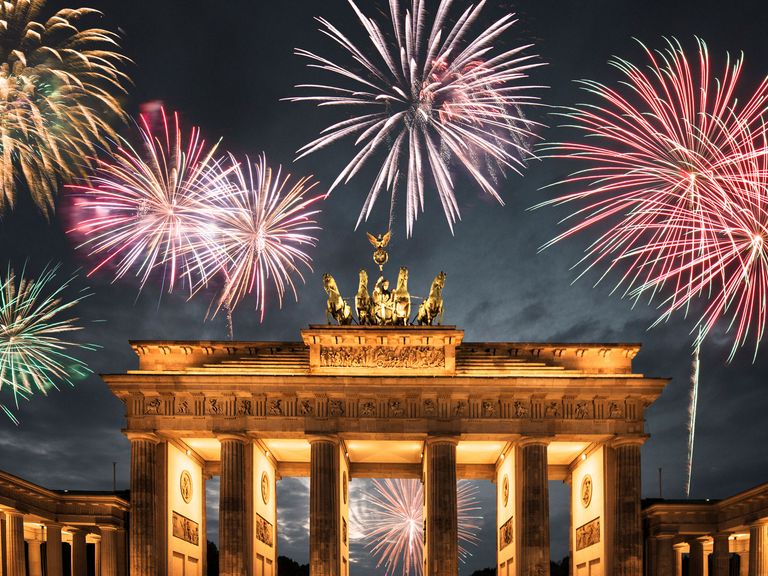 Magisch: das Silvester-Feuerwerk über dem Brandenburger Tor Silvester-Feuerwerk über dem Brandenburger Tor, Berlin
