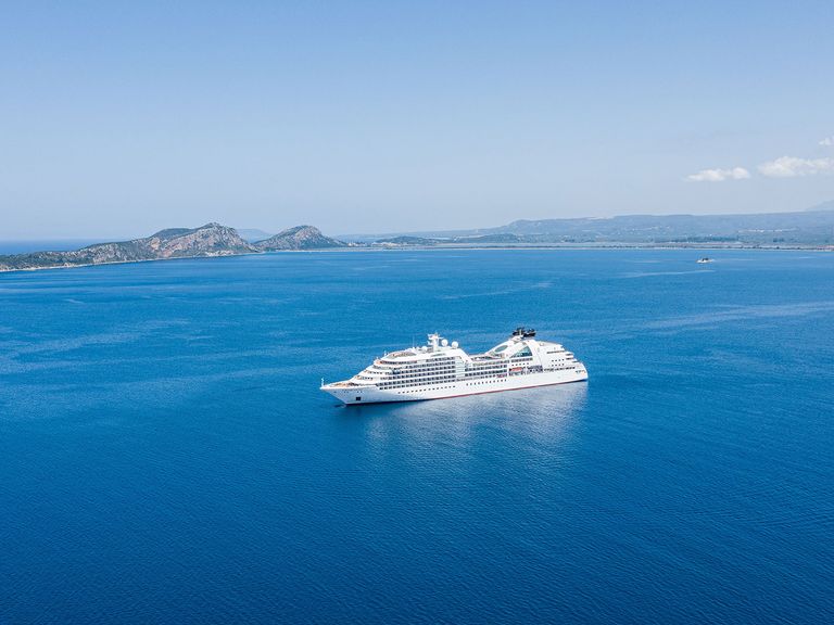 Kreuzfahrtschiff auf hoher See, Symbolfoto