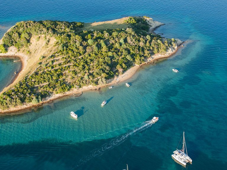Die kroatische Insel Rab ist ein kleines Naturparadies. Insel Rab von oben