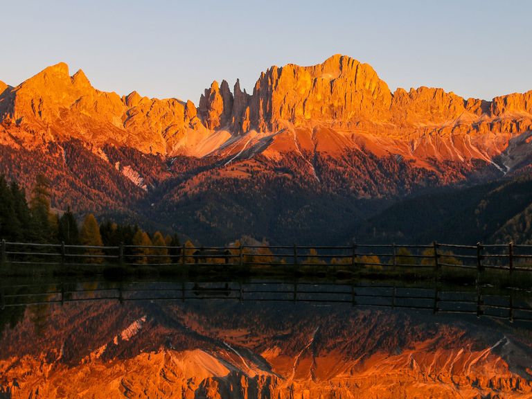 Sonnenuntergang über dem Rosengarten in den Dolomiten Rosengarten in den Dolomiten, Sonnenuntergang