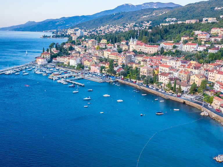Hier zu sehen: Volosko, Vorort und Teil von Opatija. Volosko, Vorort und Teil von Opatija