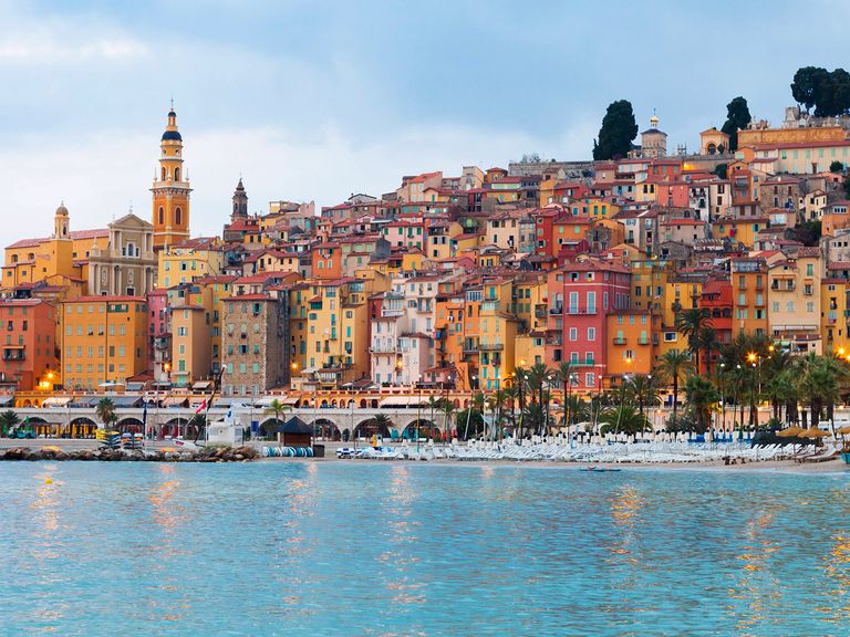 Hier zu sehen: Menton an der Französischen Riviera. Menton Côte d'Azur