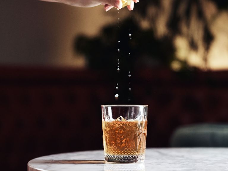 Longdrink im Salon Marie im Grand Hôtel Wiesler, Nahaufnahme