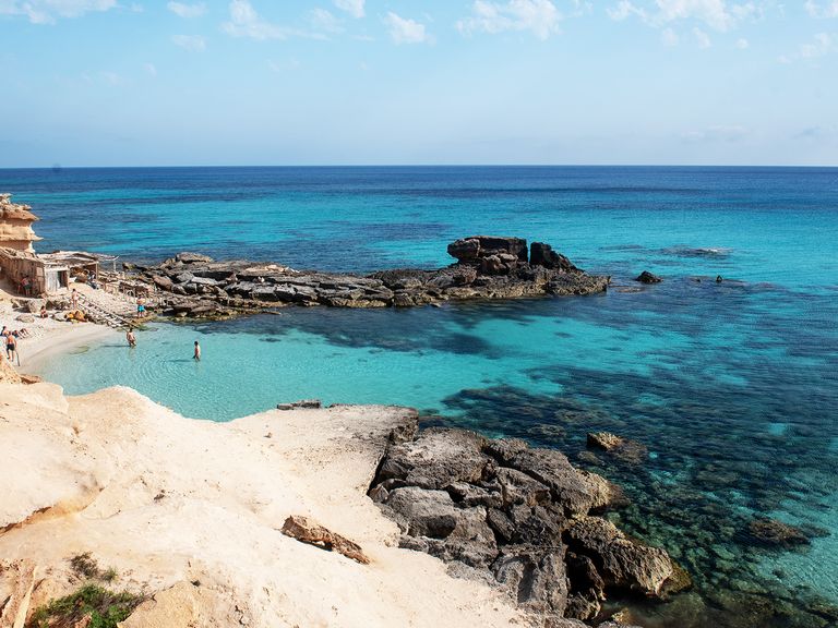 Im Südosten von Formentera liegt die Bucht Calo des Mort. Calo des Mort, Formentera