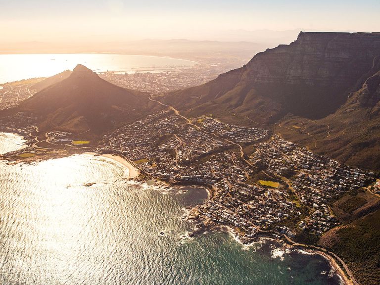 Luftaufnahme von Kapstadt mit dem One & Only Cape Town