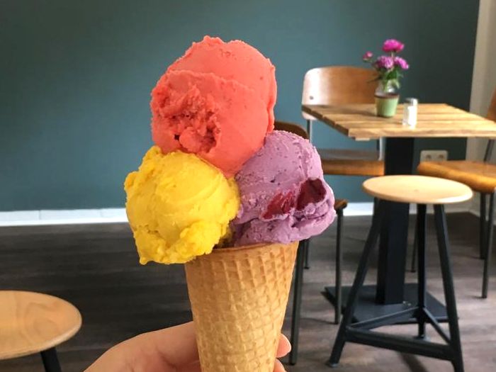 Bunte und ausgefallene Sorten verkauft das Café Eisbüttel. Hamburg Eiscafé Eisbüttel