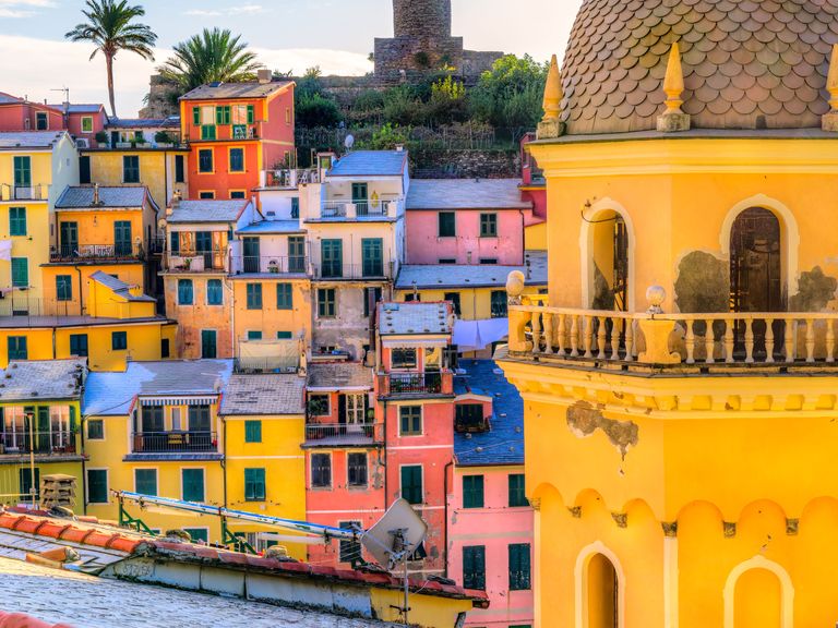 Blick auf bunte Häuser von Vernazza, Cinque Terre